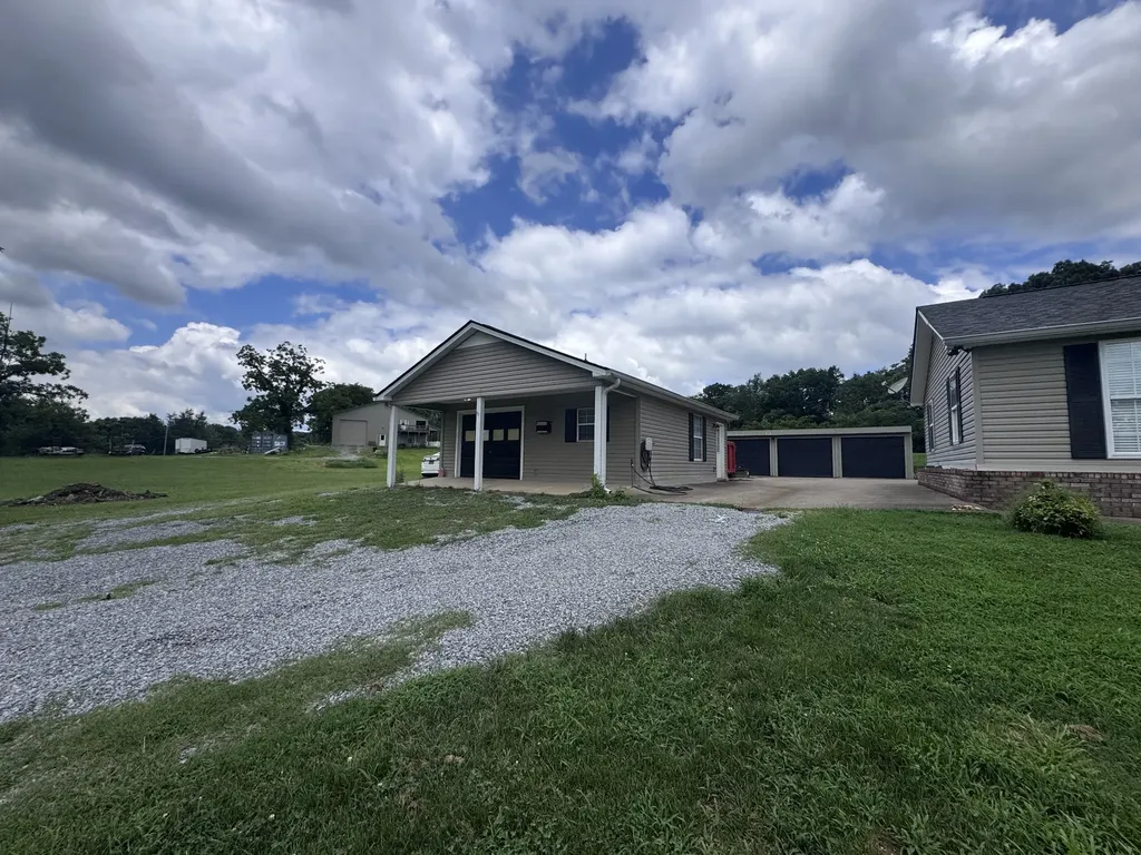 1161 Barkley Hills Road Clarksville TN 37040