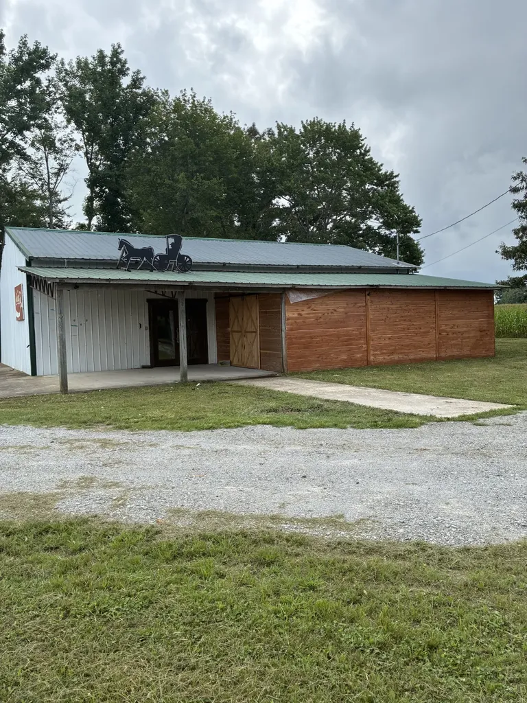 102 Campbellsville Pike Ethridge TN 38456