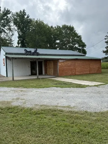 102 Campbellsville Pike Ethridge TN 38456