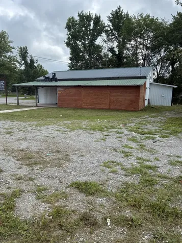 102 Campbellsville Pike Ethridge TN 38456