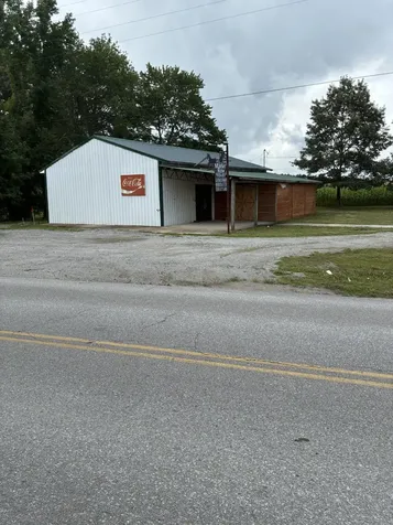 102 Campbellsville Pike Ethridge TN 38456