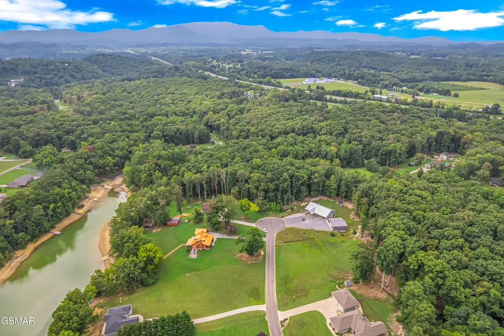 11 Stokley Court Dandridge TN 37725