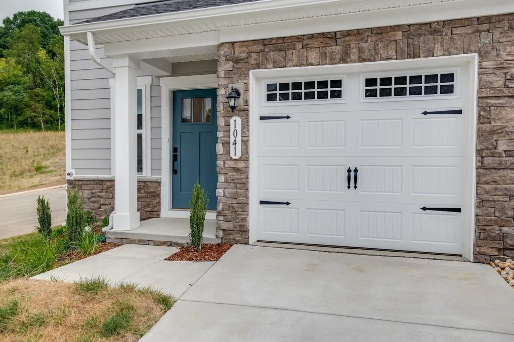 1041 Mountain View Drive Thompsons Station TN 37179