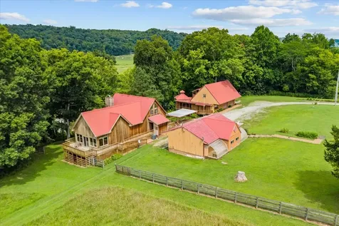 4060 Dyer Road Hurricane Mills TN 37078