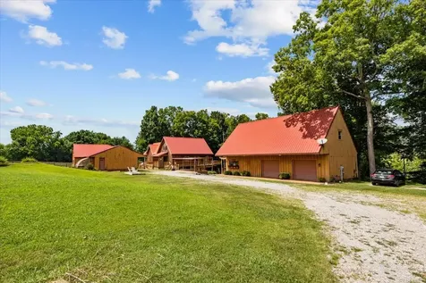 4060 Dyer Road Hurricane Mills TN 37078