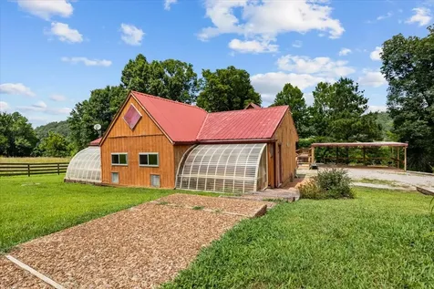 4060 Dyer Road Hurricane Mills TN 37078