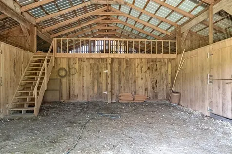 4060 Dyer Road Hurricane Mills TN 37078