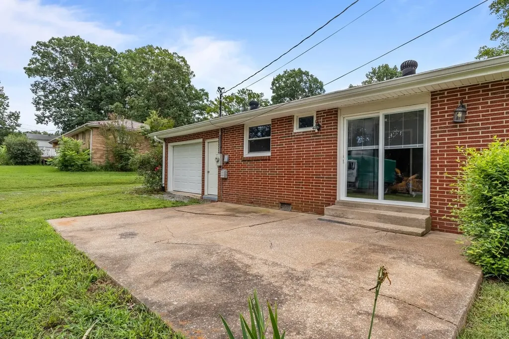 211 Tidwell Street Burns TN 37029