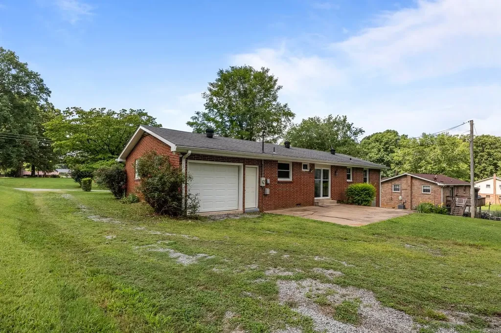 211 Tidwell Street Burns TN 37029