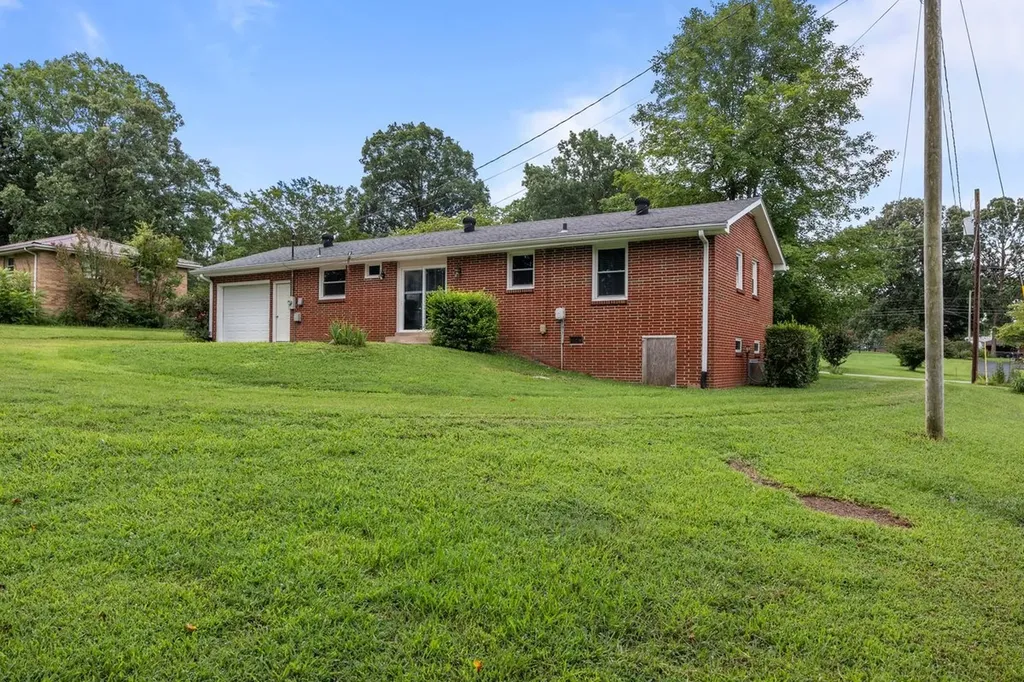 211 Tidwell Street Burns TN 37029