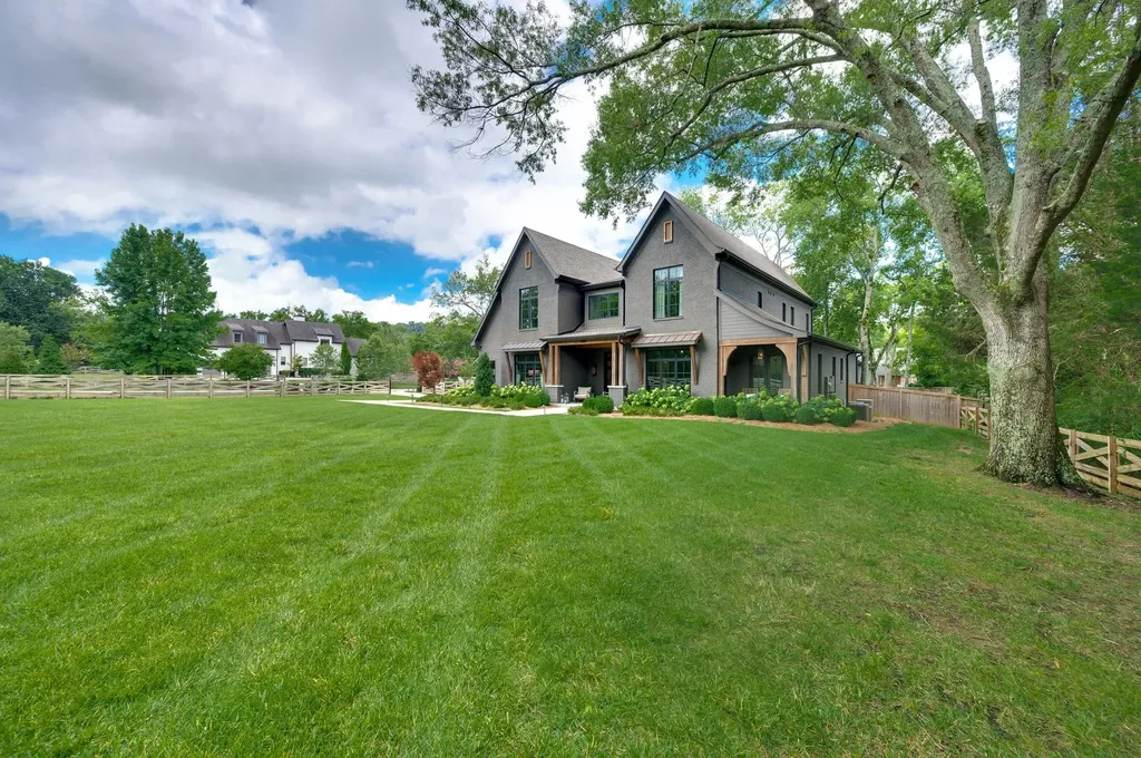 4809 Granny White Pike Nashville TN 37220