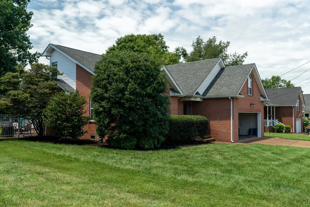 233 Lone Oak Drive White House TN 37188