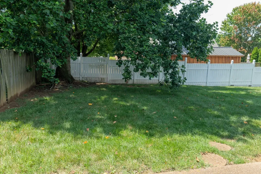 233 Lone Oak Drive White House TN 37188