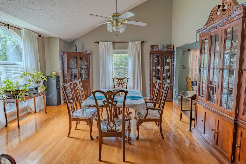 233 Lone Oak Drive White House TN 37188