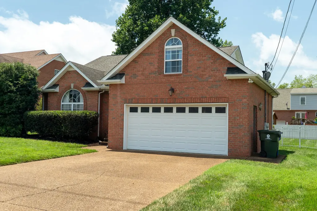 233 Lone Oak Drive White House TN 37188