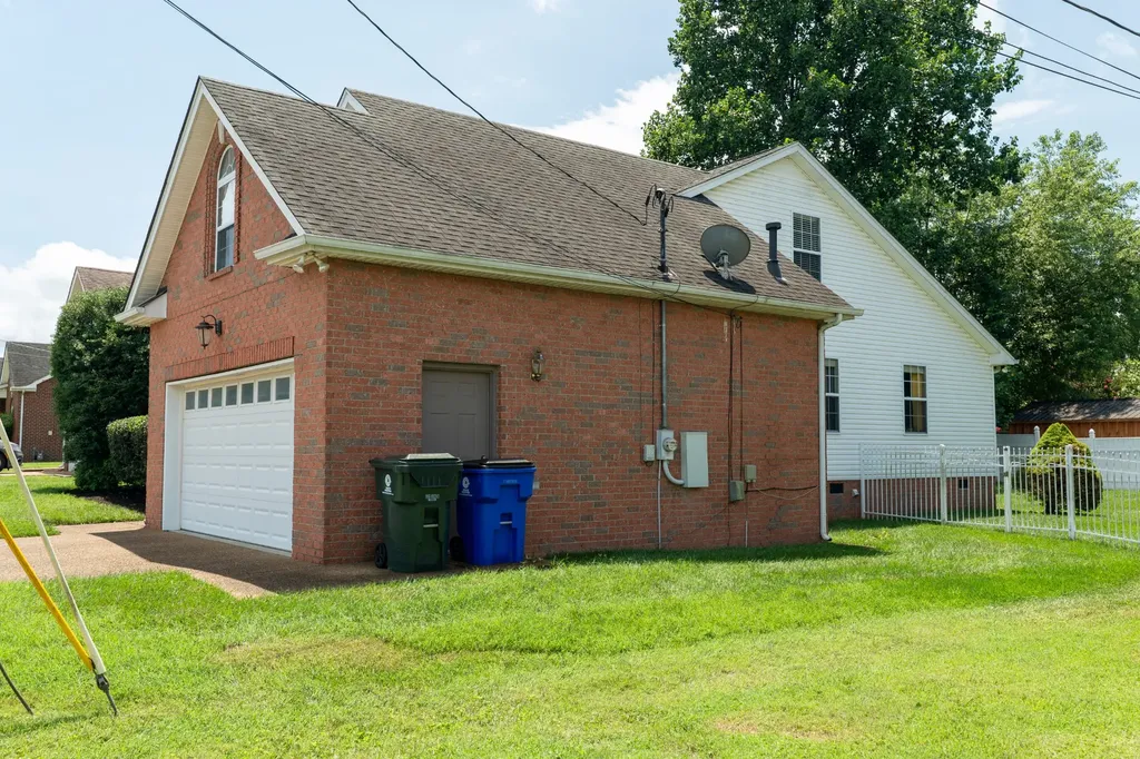 233 Lone Oak Drive White House TN 37188