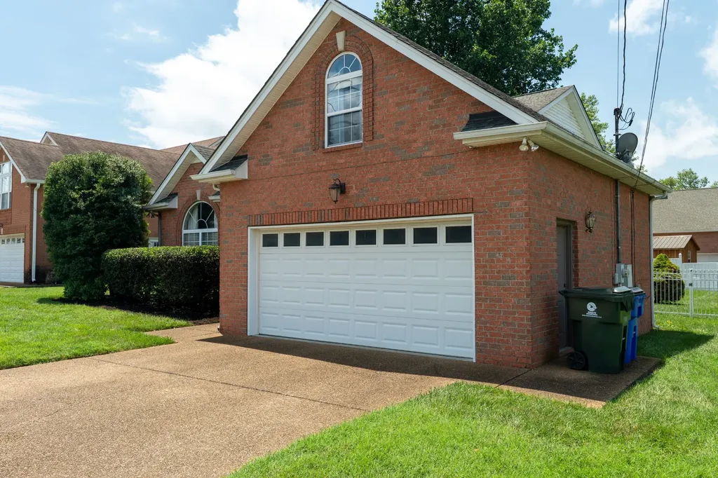 233 Lone Oak Drive White House TN 37188