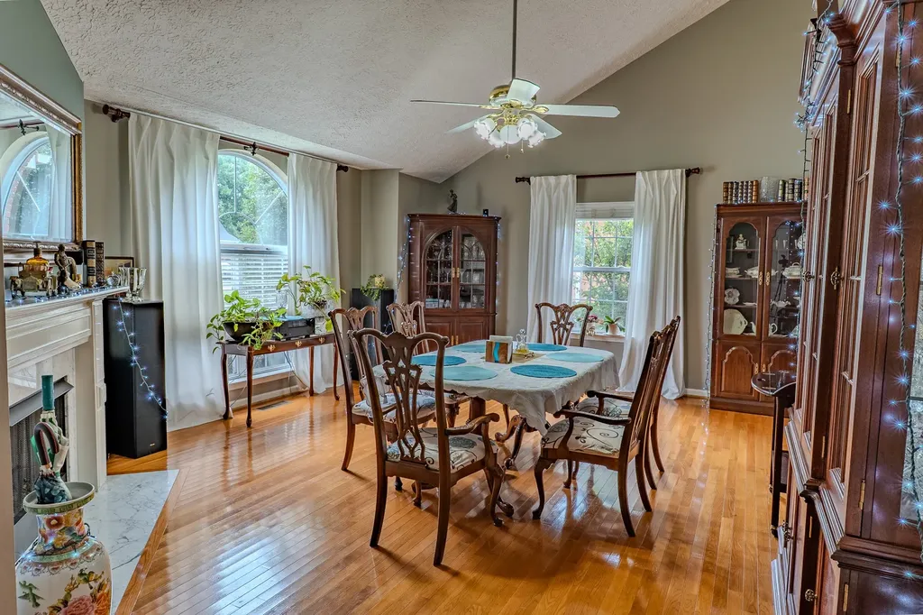 233 Lone Oak Drive White House TN 37188