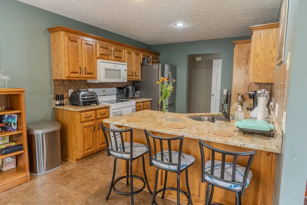 233 Lone Oak Drive White House TN 37188