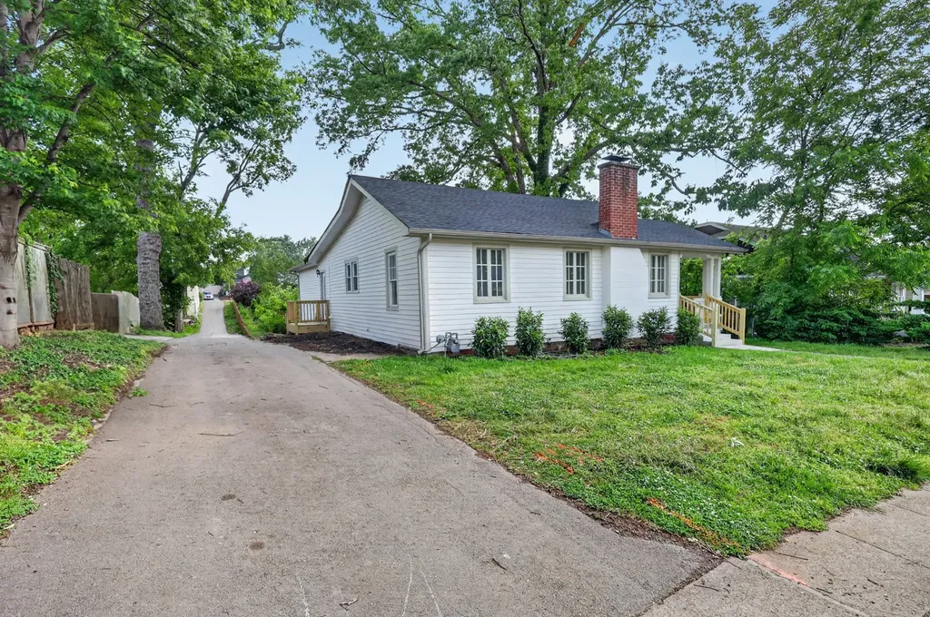 1620A Lillian Street Nashville TN 37206