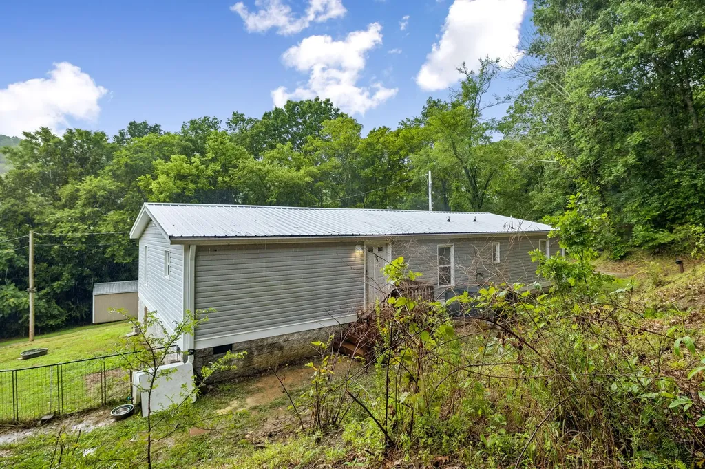119 Dyer Branch Road Gordonsville TN 38563