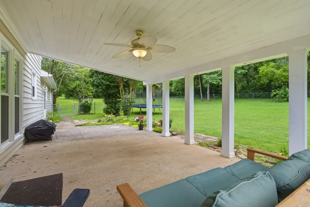 1829 Fox Chase Drive Goodlettsville TN 37072
