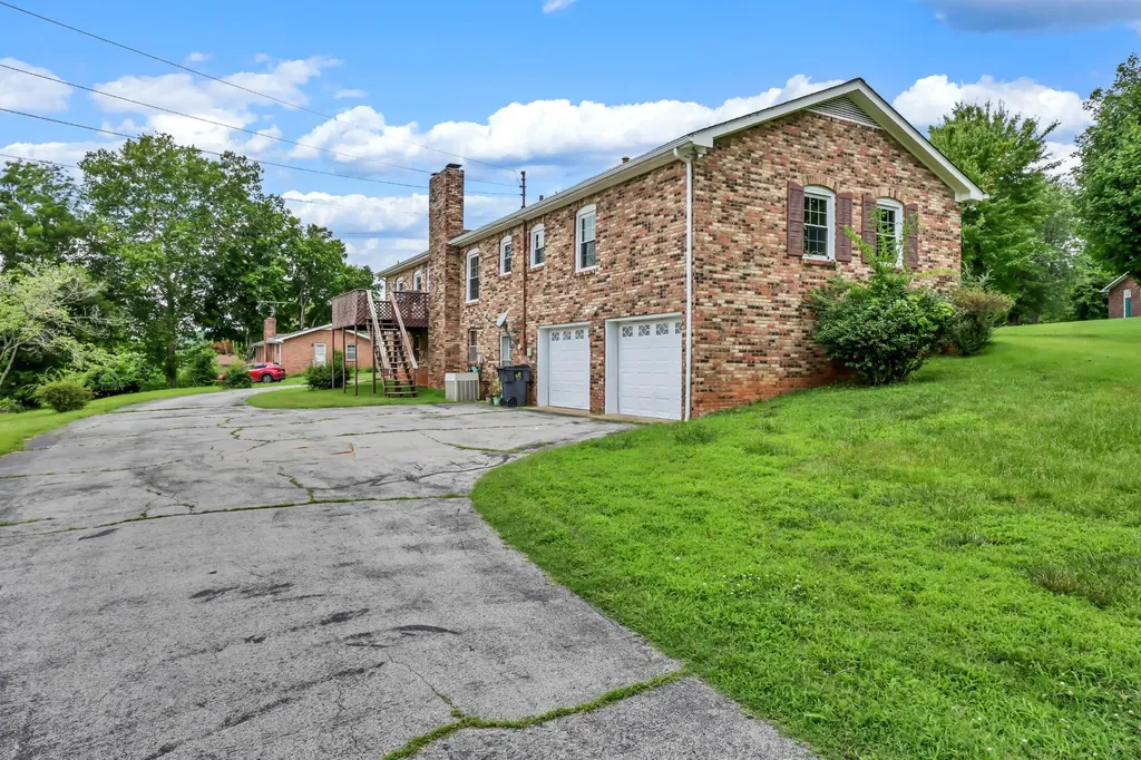 106 Crestmore Drive Clarksville TN 37040