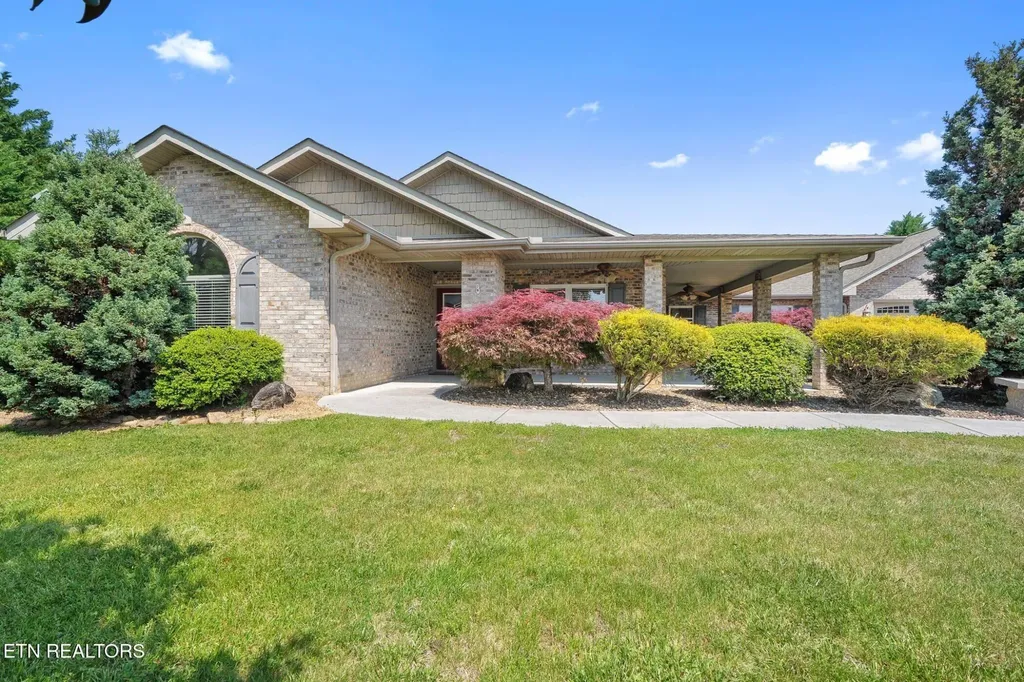 1018 Southwind Circle Dandridge TN 37725