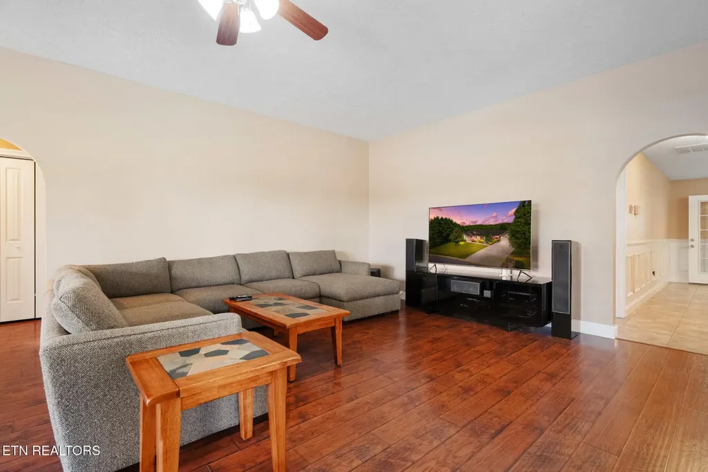 1018 Southwind Circle Dandridge TN 37725