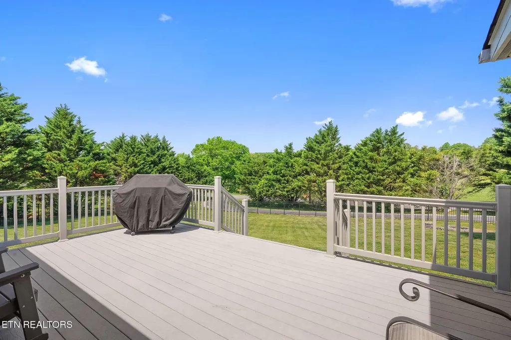 1018 Southwind Circle Dandridge TN 37725