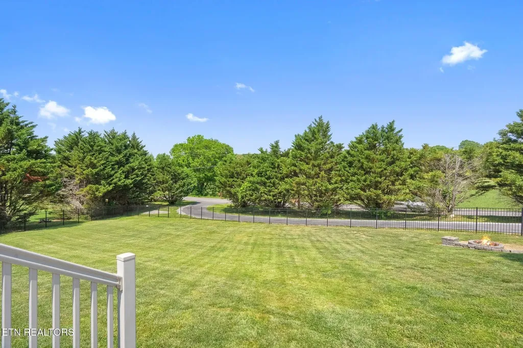 1018 Southwind Circle Dandridge TN 37725