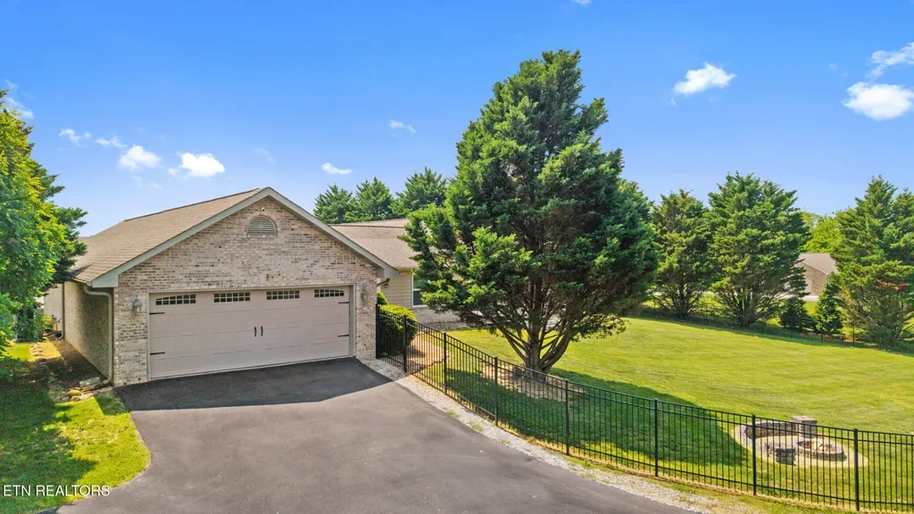 1018 Southwind Circle Dandridge TN 37725