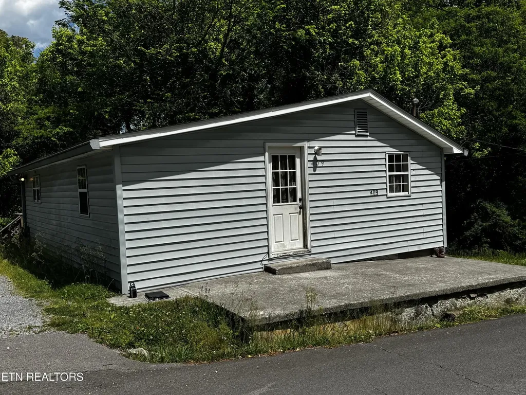409 Jarnigan Street Clinton TN 37716