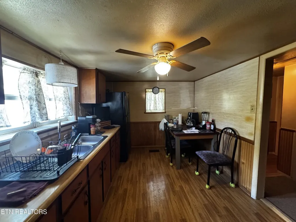 409 Jarnigan Street Clinton TN 37716