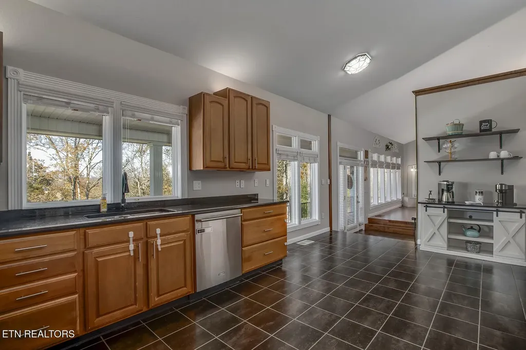 417 River Road Loudon TN 37774