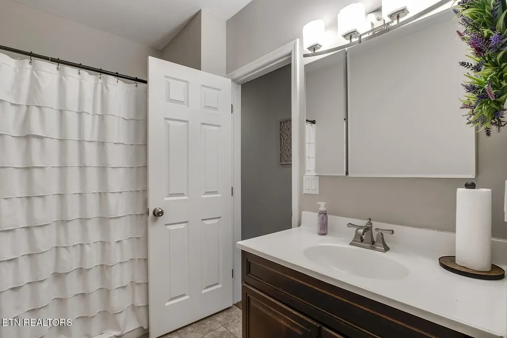 417 River Road Loudon TN 37774