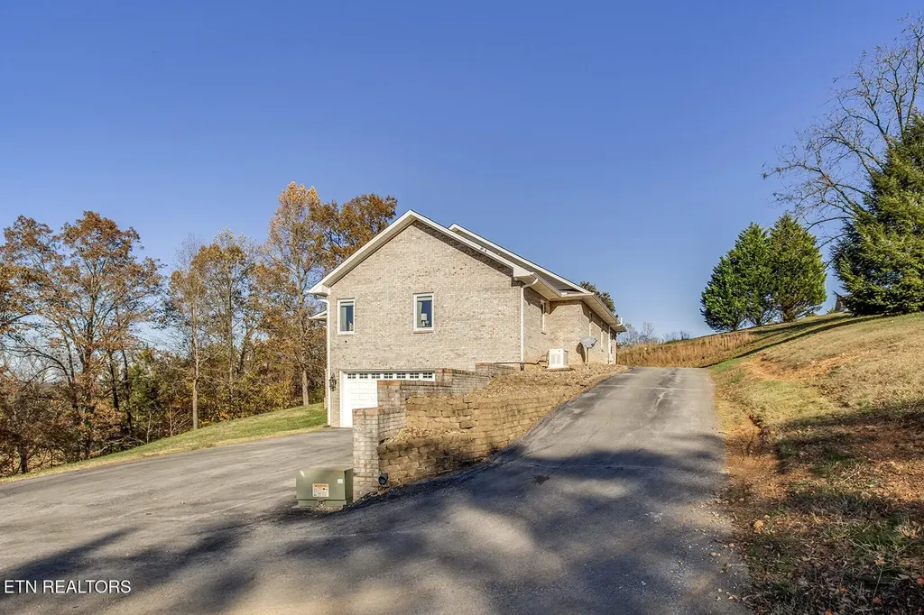 417 River Road Loudon TN 37774