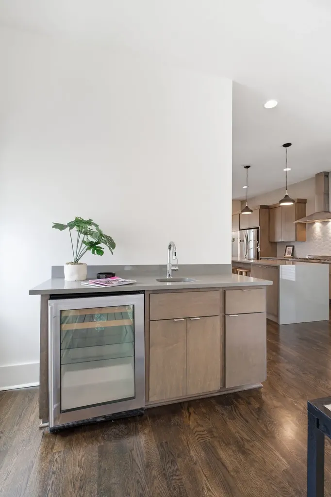 800 13th Ave, S Nashville TN 37203