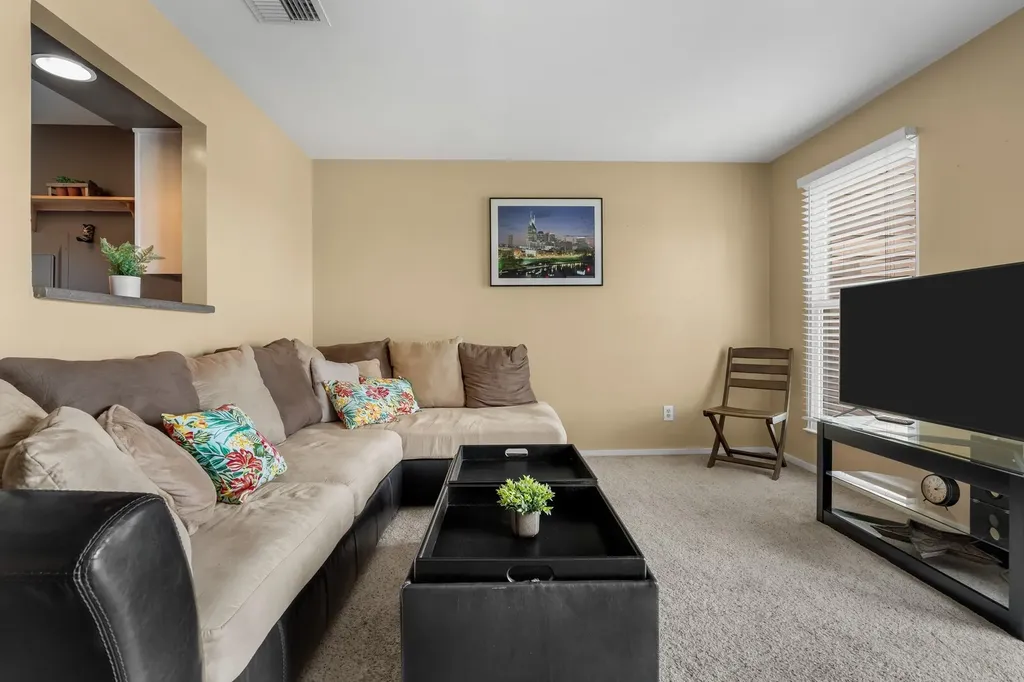 858 1st Ave, N Nashville TN 37201