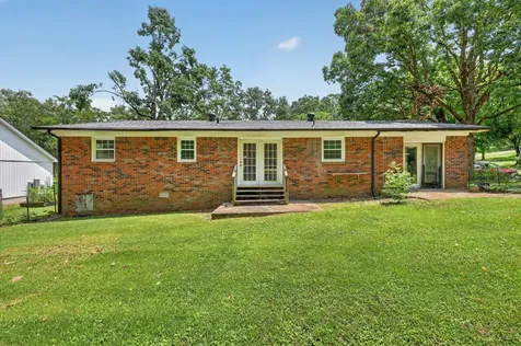 1106 Rainbow Circle Westmoreland TN 37186