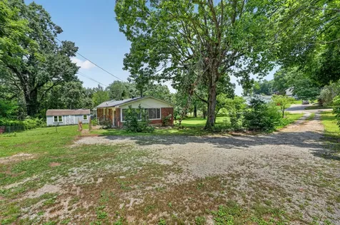 1106 Rainbow Circle Westmoreland TN 37186