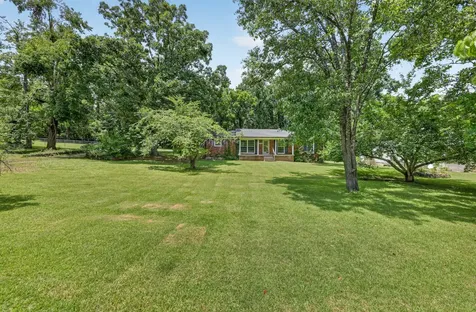 1106 Rainbow Circle Westmoreland TN 37186