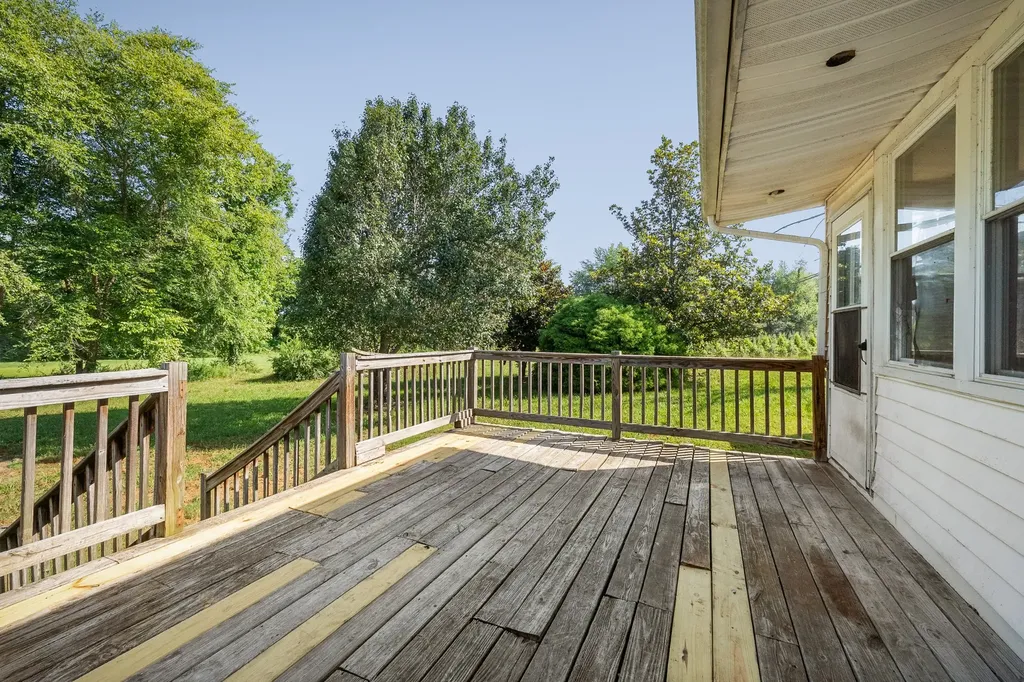 2363 Old Rock Island Road Rock Island TN 38581