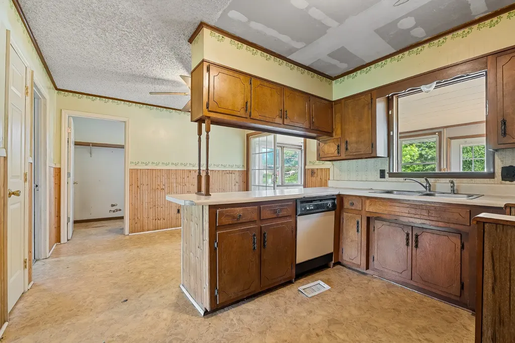 2363 Old Rock Island Road Rock Island TN 38581
