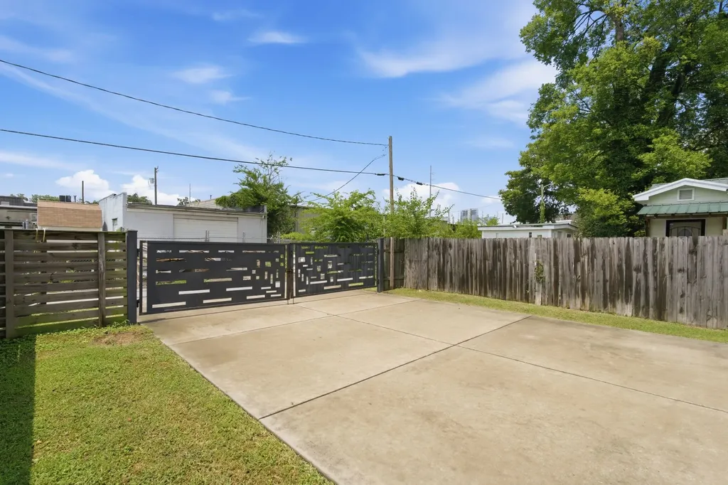 1061 2nd Ave, S Nashville TN 37210