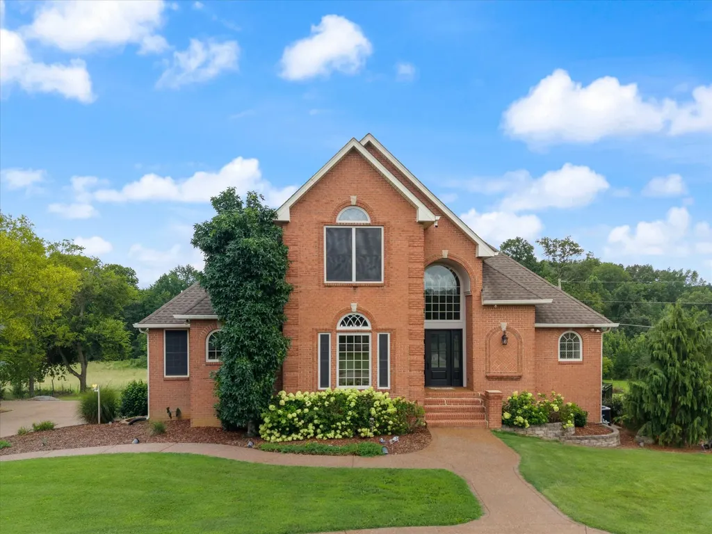 2155 Lake Road Greenbrier TN 37073