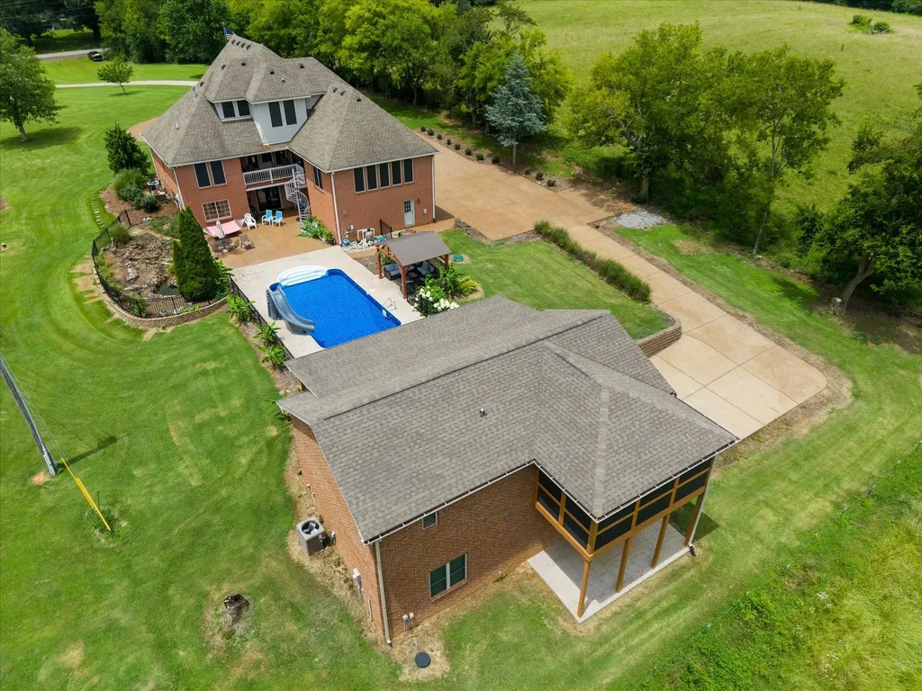 2155 Lake Road Greenbrier TN 37073