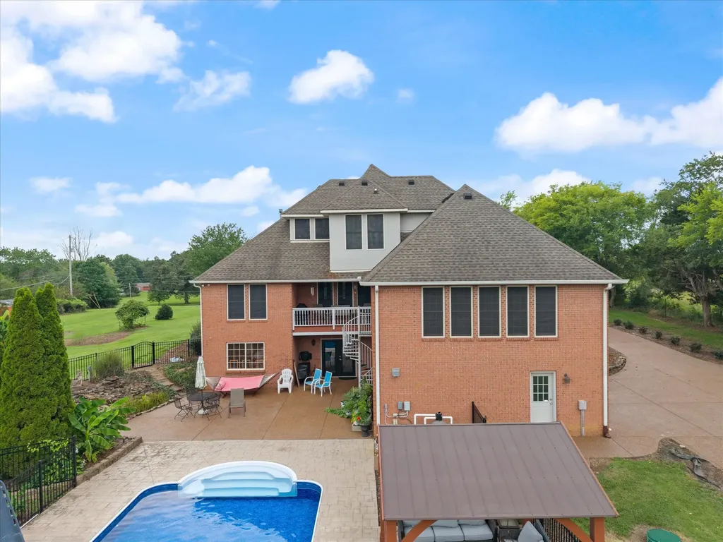 2155 Lake Road Greenbrier TN 37073