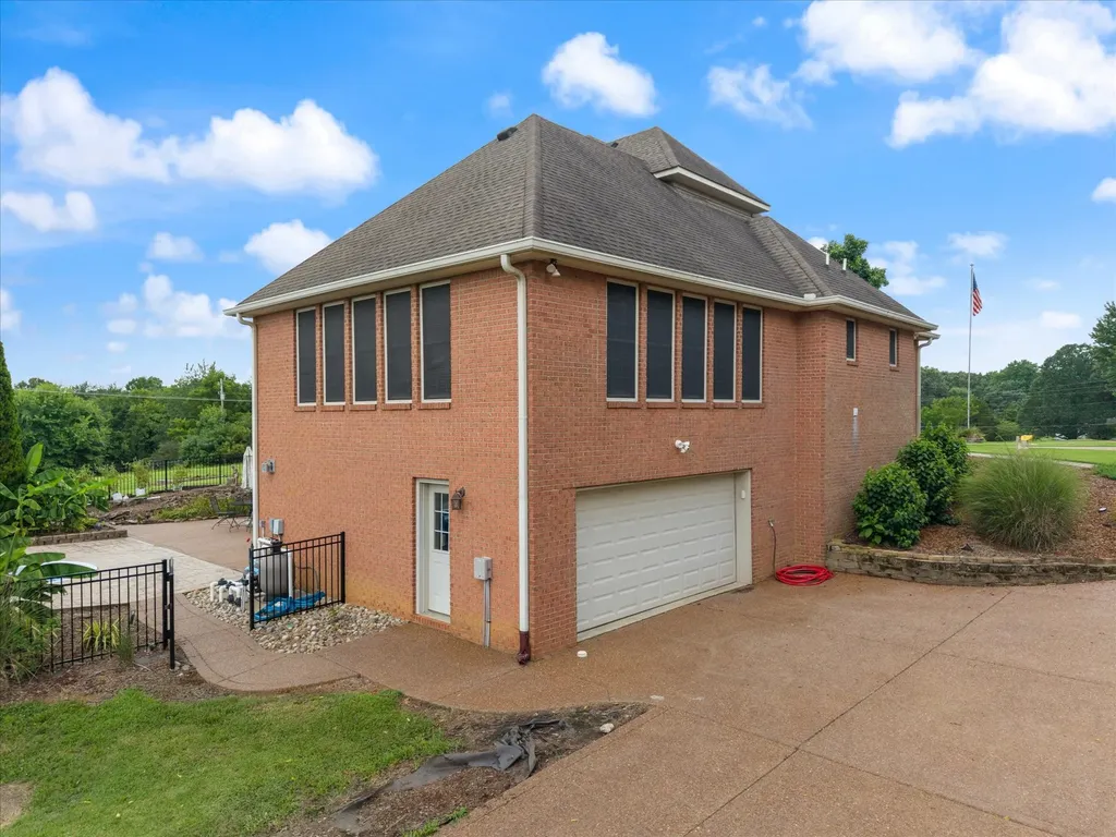2155 Lake Road Greenbrier TN 37073