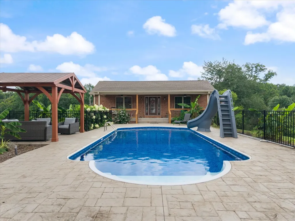 2155 Lake Road Greenbrier TN 37073